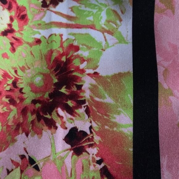 Floral fitted dress. - Picture 8 of 8